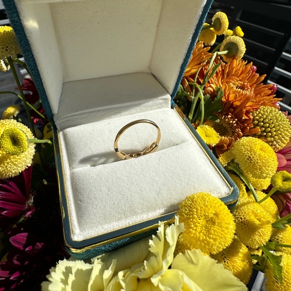 Hexagon Floating Natural Diamond Band in Solid 14k Yellow Gold - Picture 5 of 8